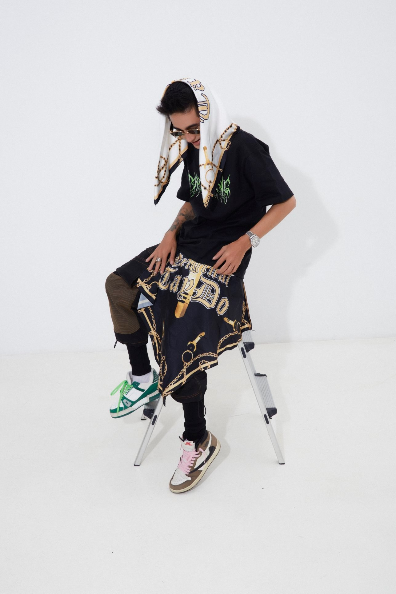 Rapper Lăng LD vận động ngay cả khi làm việc giữ đúng tinh thần của #TeamGhiềnCôngViệc