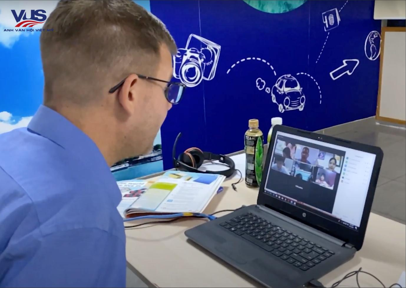 Tham gia lớp học, các học sinh được đội ngũ giáo viên chuyên nghiệp giảng dạy.