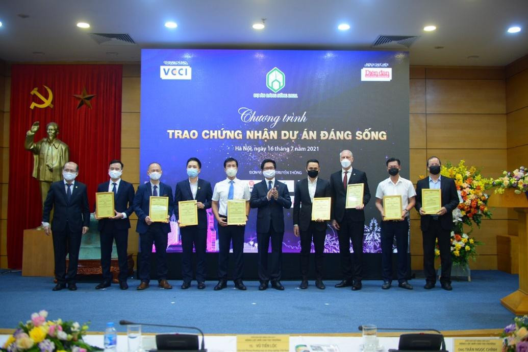 Ông Dennis Ng Teck Yow – Tổng Giám Đốc Gamuda Land Việt Nam nhận giải thưởng Dự án Xanh tiêu biểu 2021 Ông Dennis Ng Teck Yow – Tổng Giám Đốc Gamuda Land Việt Nam nhận giải thưởng Dự án Xanh tiêu biểu 2021