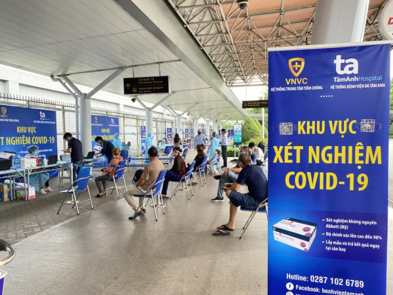 Khu vực dịch vụ xét nghiệm COVID-19 của BVĐK Tâm Anh tại Cảng hàng không Tân Sơn Nhất Khu vực dịch vụ xét nghiệm COVID-19 của BVĐK Tâm Anh tại Cảng hàng không Tân Sơn Nhất