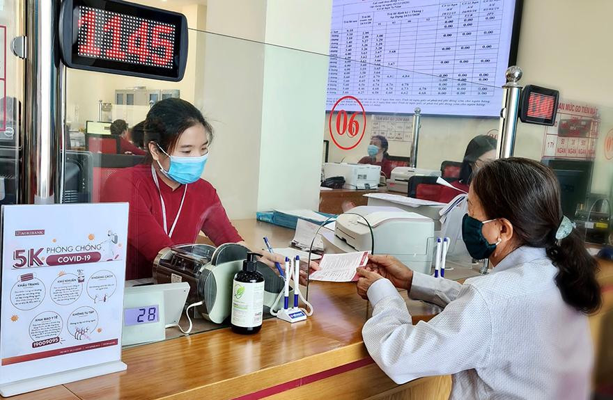 Các chính sách hỗ trợ trực tiếp cho người dân và doanh nghiệp gặp khó khăn do ảnh hưởng bởi dịch Covid-19 đã kịp thời đáp ứng mong mỏi của đông đảo người dân và doanh nghiệp Các chính sách hỗ trợ trực tiếp cho người dân và doanh nghiệp gặp khó khăn do ảnh hưởng bởi dịch Covid-19 đã kịp thời đáp ứng mong mỏi của đông đảo người dân và doanh nghiệp