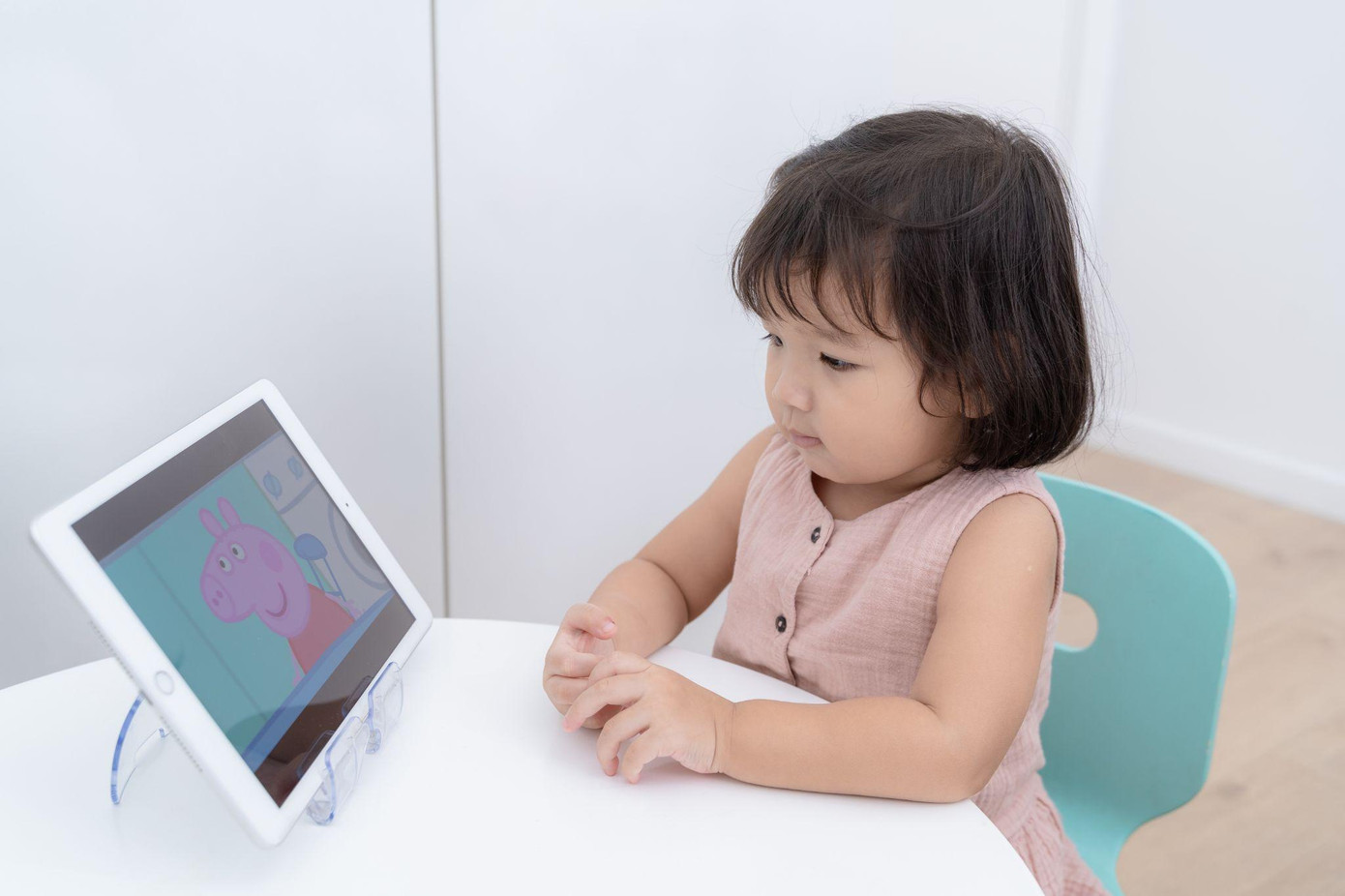 Kho giải trí với các video hoạt hình, âm nhạc đặc sắc, đã kiểm duyệt, hoàn toàn không quảng cáo cho bé từ các series nổi tiếng trên thế giới như CoComelon, Pinkfong, Peppa Pig…