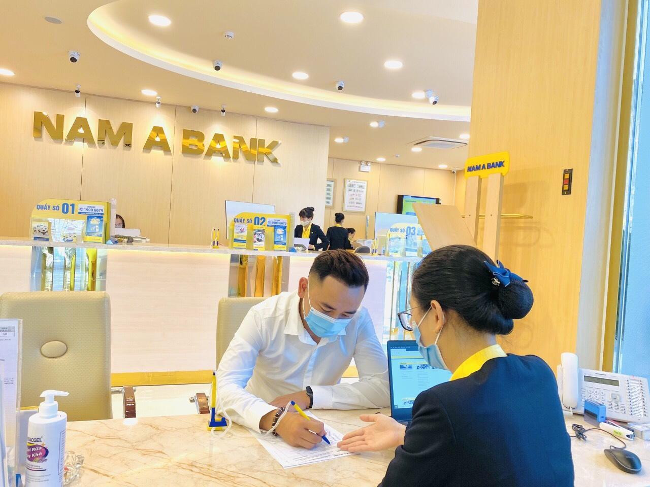 Nam A Bank gia tăng lợi ích cho khách hàng giao dịch mùa Covid-19.