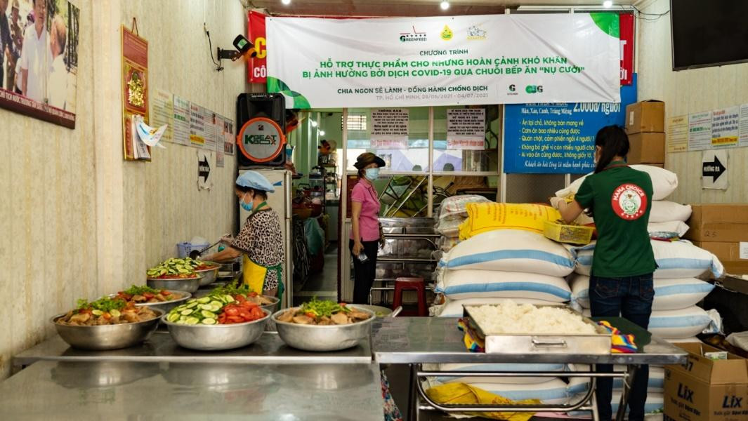 GREENFEED và chuỗi quán ăn Nụ Cười gửi tặng những phần ăn lành ngon đến người lao động, sinh viên và người dân ở các khu vực đang cách ly.