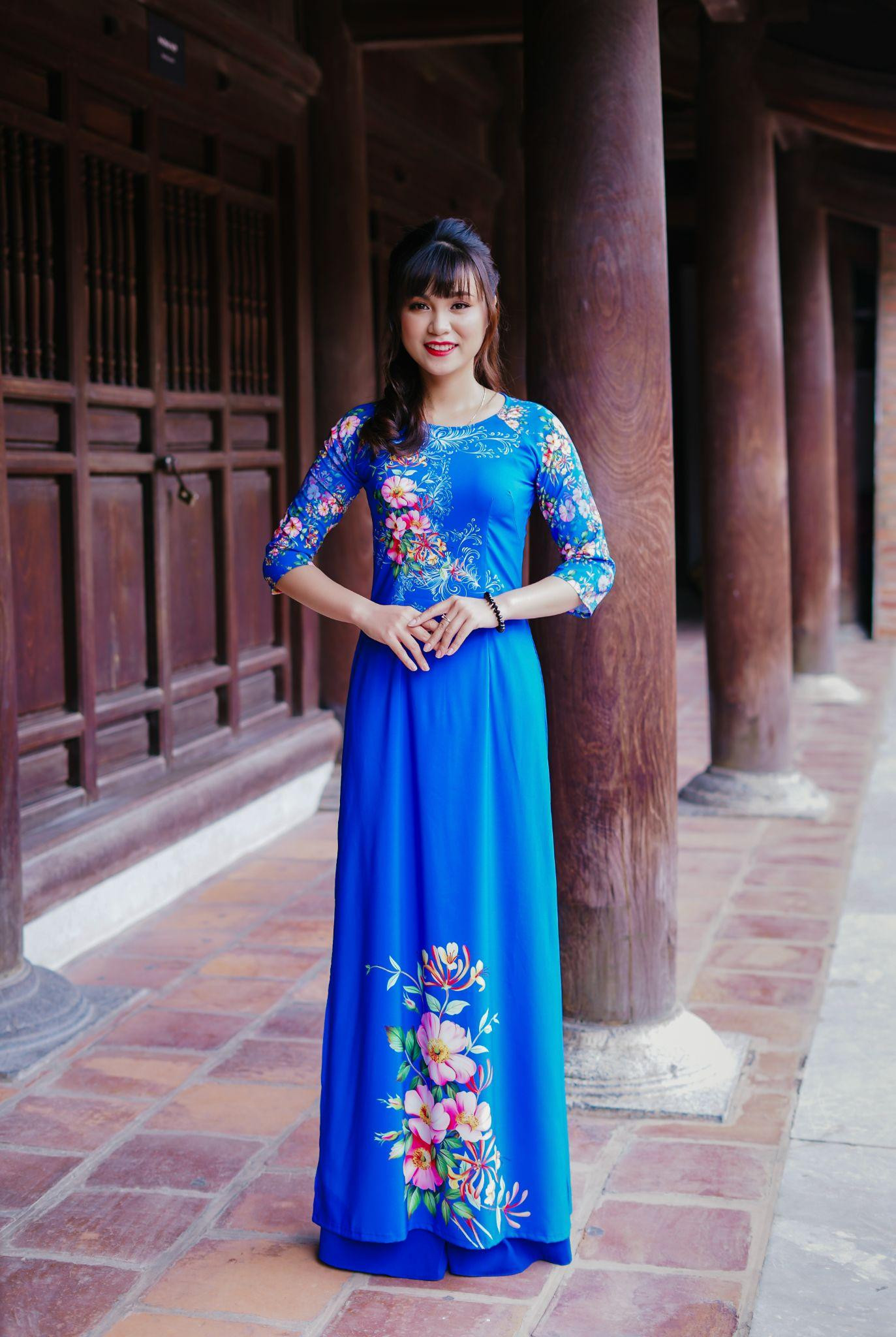 Áo dài in 6D được in trên nền lụa Nhật cao cấp, tạo cảm giác êm ái, mượt mà vượt bậc.