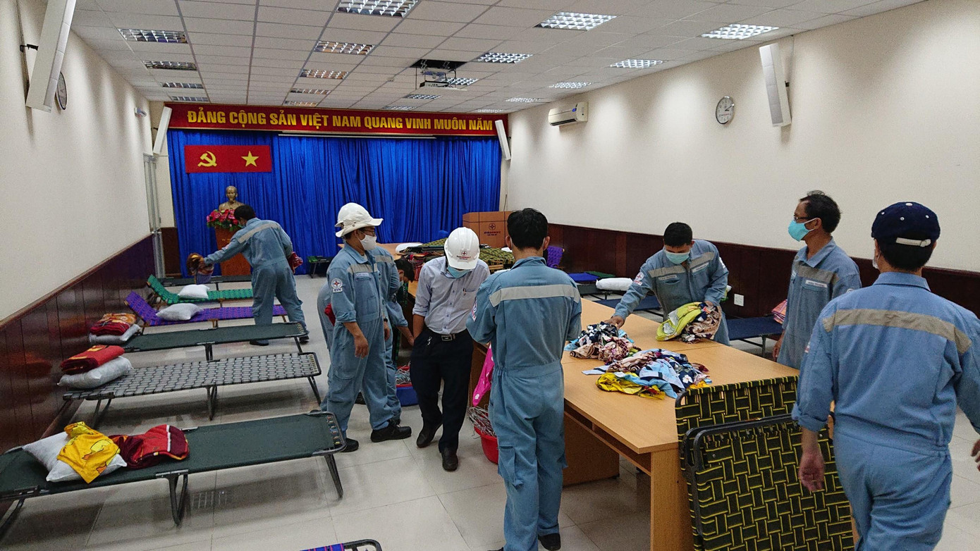 Cắm trại tập trung, ăn nghỉ tại nhà máy Cắm trại tập trung, ăn nghỉ tại nhà máy