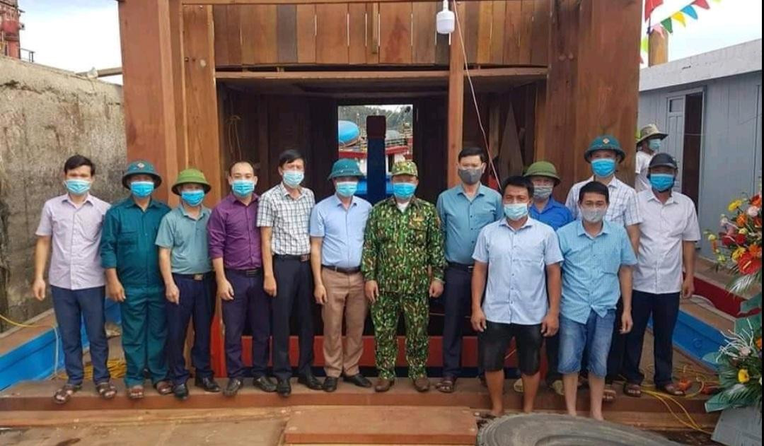 Ngư dân Cửa Lò trên con tàu vừa đóng mới Ngư dân Cửa Lò trên con tàu vừa đóng mới