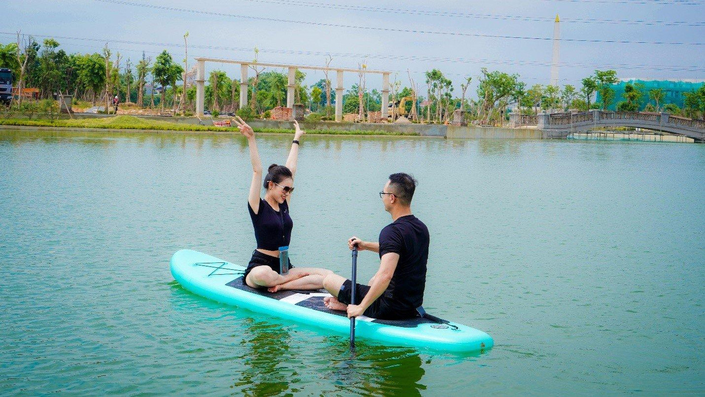 Hồ Mắt Rồng tại Danko City đã trở thành điểm hẹn của nhiều bạn trẻ