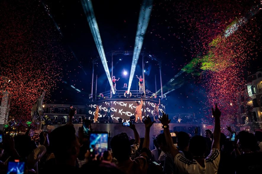 Không khí lễ hội sôi động tại Chợ đêm Phú Quốc (ảnh chụp sự kiện khai trương ngày 21/4)