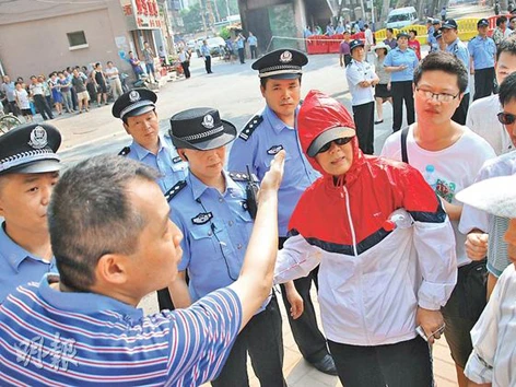 Người ủng hộ Bạc Hy Lai biểu tình