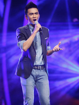 Thanh Tùng thể hiện 