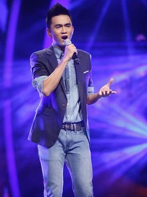 Thanh Tùng thể hiện 