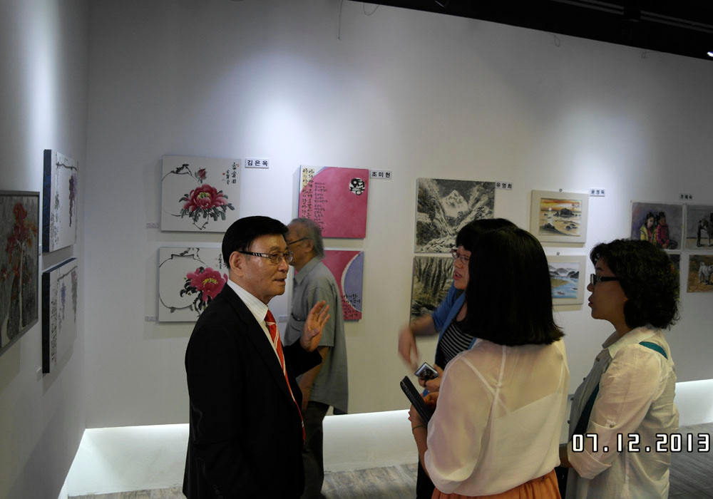 Họa sỹ Hàn Quốc tại triển lãm