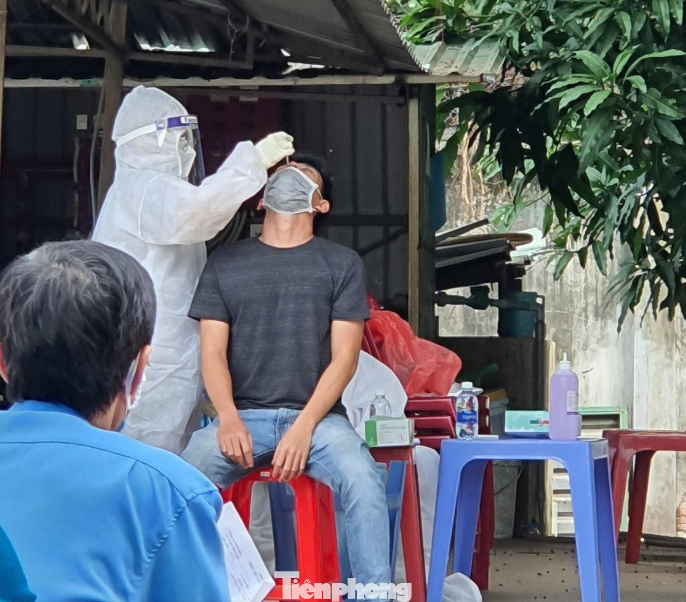 Doanh nghiệp "3 tại chỗ" chi cả trăm triệu đồng để xét nghiệm COVID-19 cho công nhân Doanh nghiệp "3 tại chỗ" chi cả trăm triệu đồng để xét nghiệm COVID-19 cho công nhân