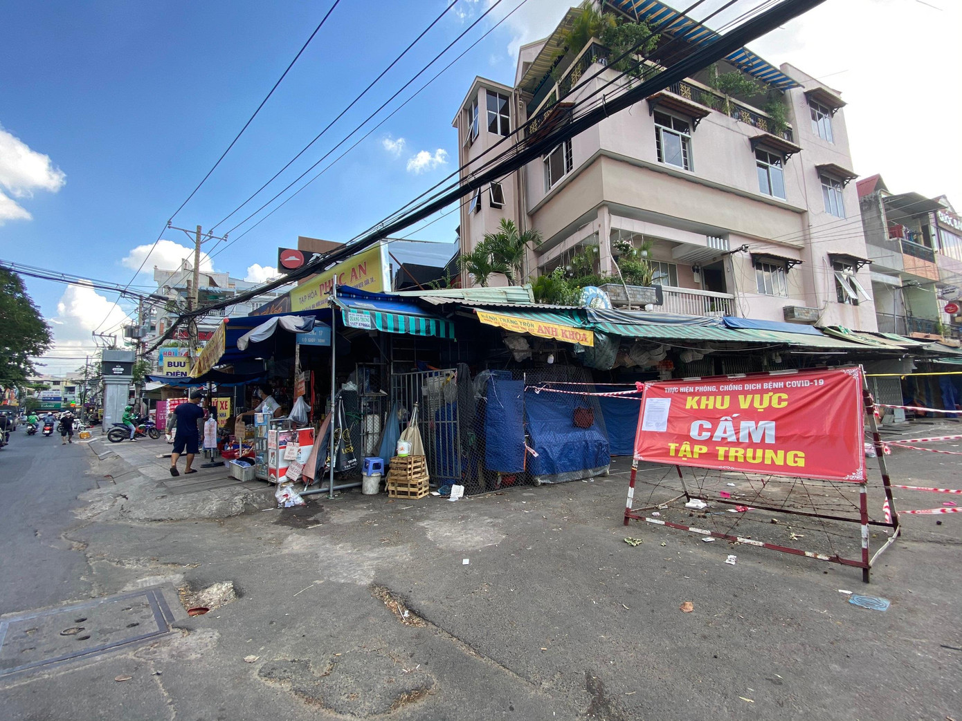 Nhiều chợ tại TPHCM tạm ngưng hoạt động để phòng, chống COVID-19 Nhiều chợ tại TPHCM tạm ngưng hoạt động để phòng, chống COVID-19