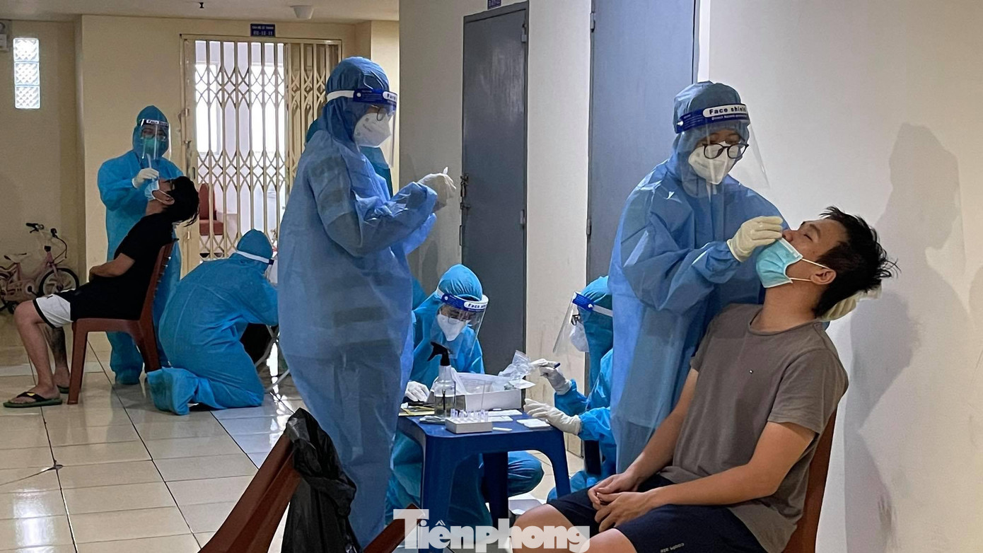 Lấy mẫu tại nhà, người dân không còn phải chờ đợi, xếp hàng như trước Lấy mẫu tại nhà, người dân không còn phải chờ đợi, xếp hàng như trước