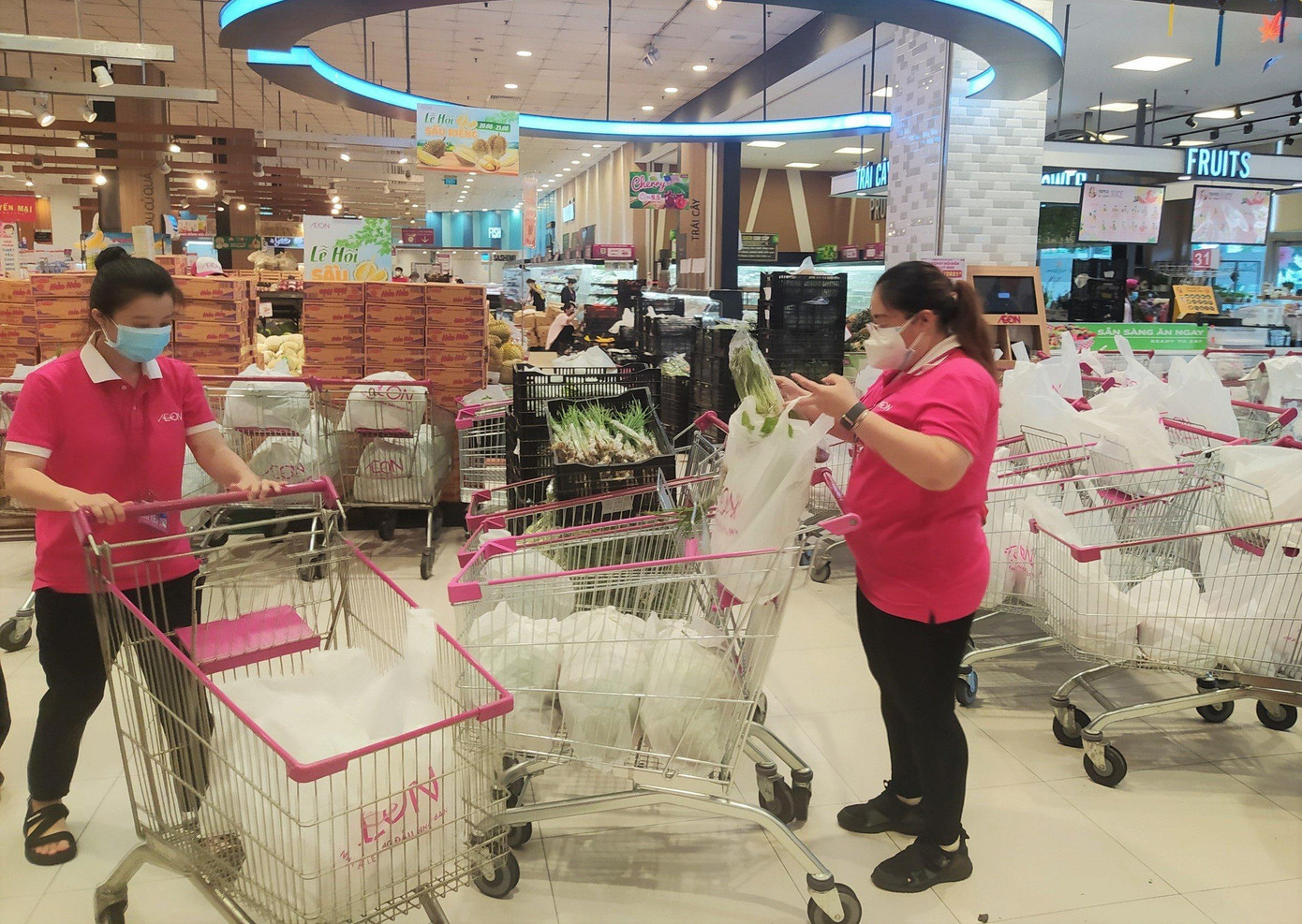 Hàng hóa đã sẵn sàng chờ lực lượng "đi chợ hộ" đến nhận