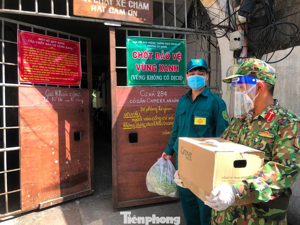 Sau đó giao tận nơi cho người dân Sau đó giao tận nơi cho người dân