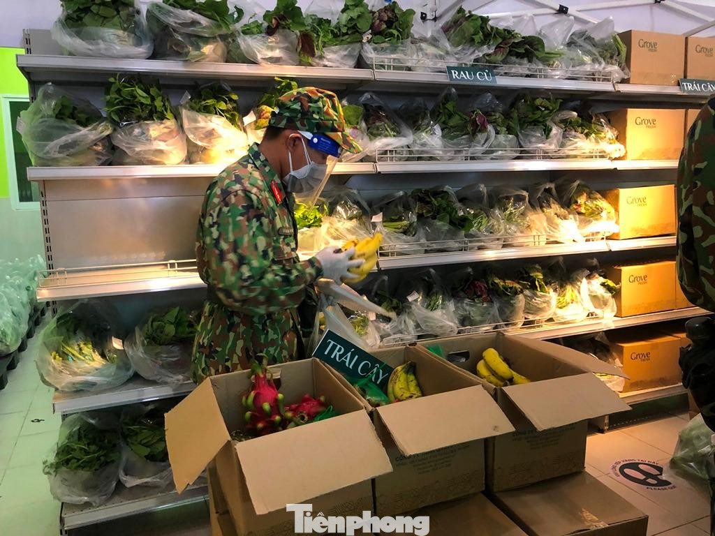 Cửa hàng có đủ các combo từ rau củ, trái cây, thịt cá... Cửa hàng có đủ các combo từ rau củ, trái cây, thịt cá...