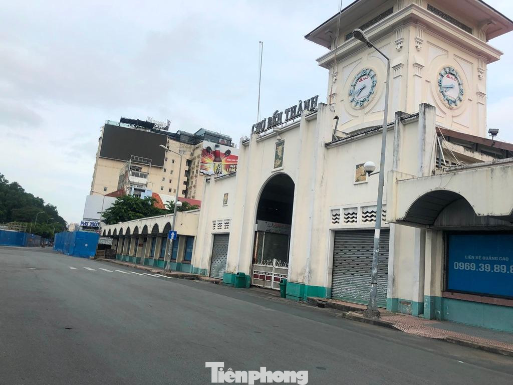 Chợ Bến Thành - biểu tượng của TPHCM tạm ngưng hoạt động nhiều ngày nay.