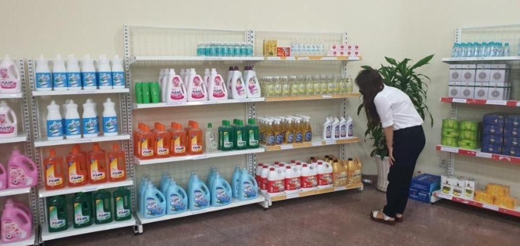 Theo đó, Vietnam Post căn cứ danh mục và giá bán hàng bình ổn thị trường, chủ động chuẩn bị nguồn hàng theo danh mục, triển khai bán hàng tại các điểm bán theo danh sách đơn vị đã đăng ký. Sở Công thương sẽ tổ chức kiểm tra, giám sát công tác thực hiện.