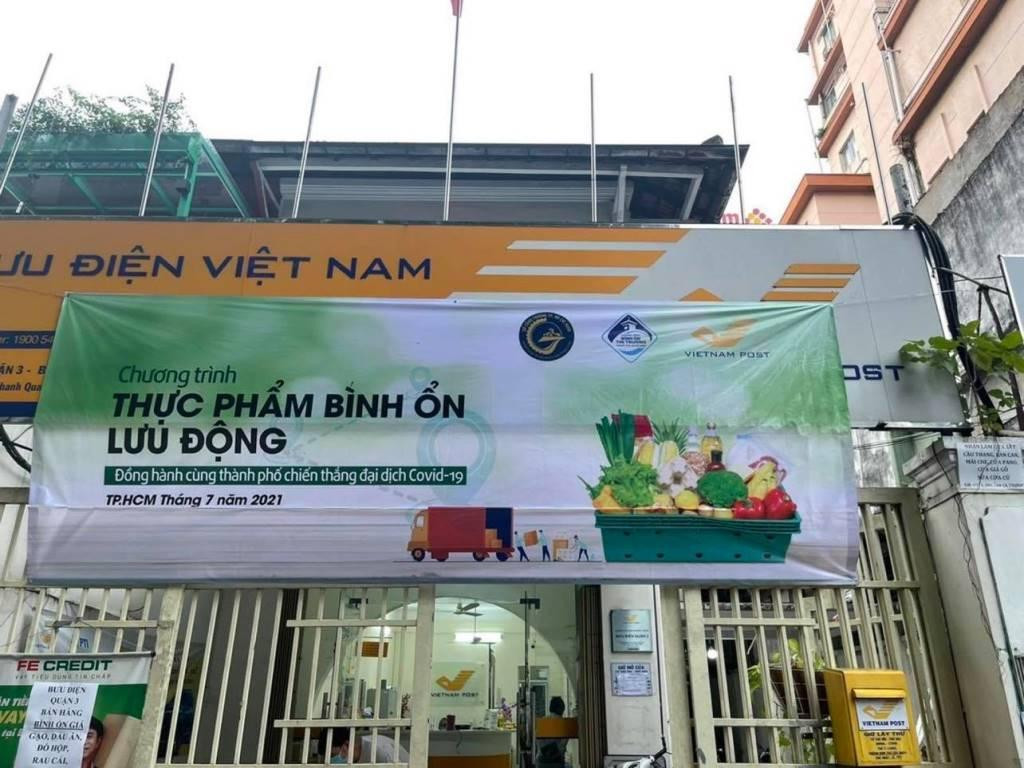 Mới đây, Sở Công thương TPHCM thống nhất với đề nghị của Tổng công ty Bưu điện Việt Nam (Vietnam Post) tham gia chương trình bán hàng “Thực phẩm bình ổn lưu động” để cung ứng hàng hóa thiết yếu tại TPHCM.