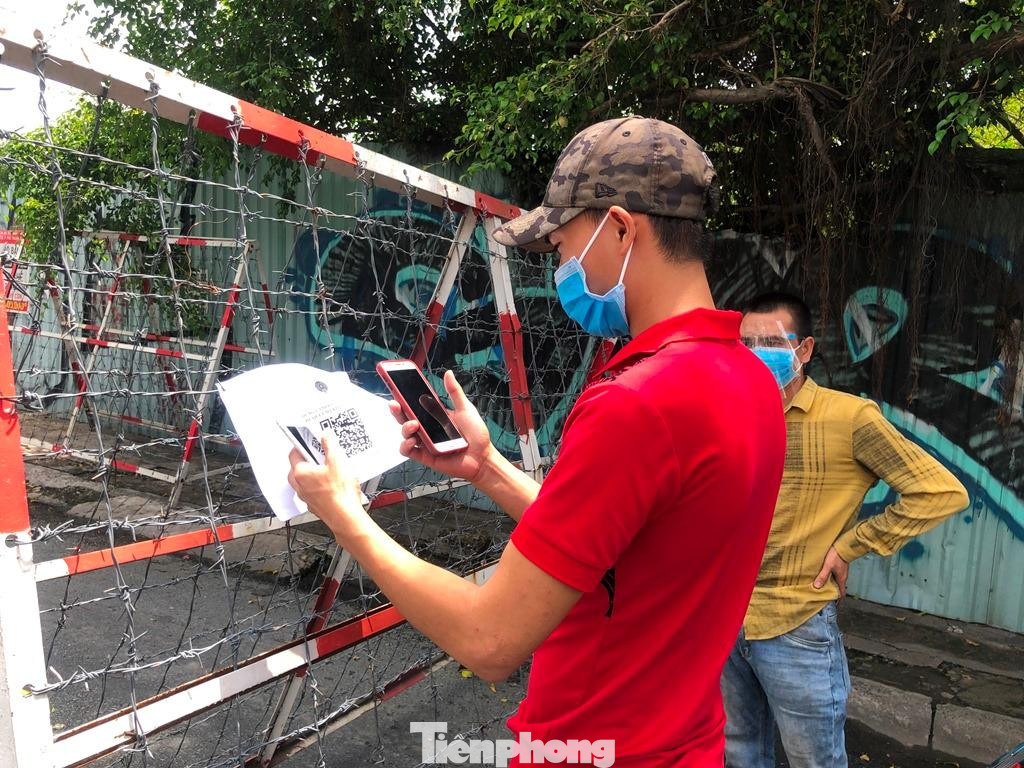 TPHCM sẽ kiểm soát người đi đường bằng mã QR TPHCM sẽ kiểm soát người đi đường bằng mã QR