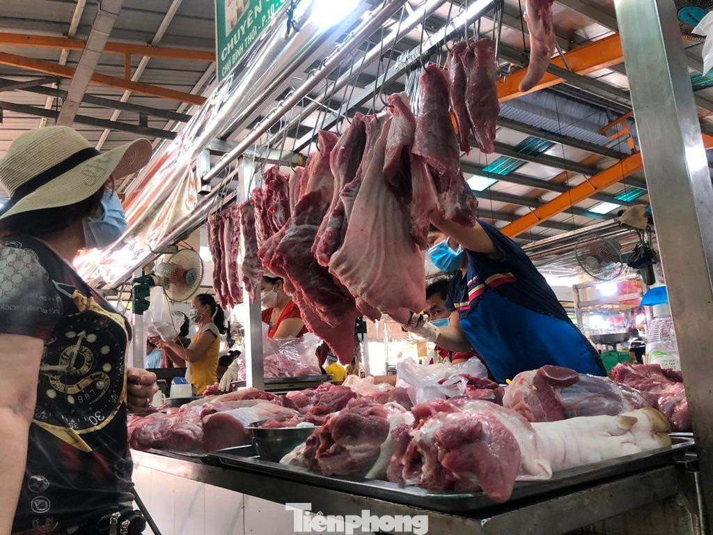 Thịt heo cũng giảm nhiệt từ chợ lẻ đến siêu thị