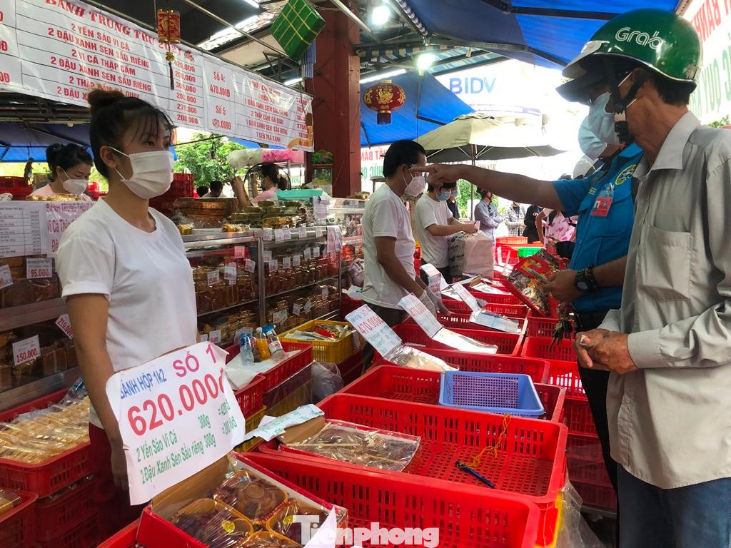 Bánh trung thu đang vào mùa sôi động Bánh trung thu đang vào mùa sôi động