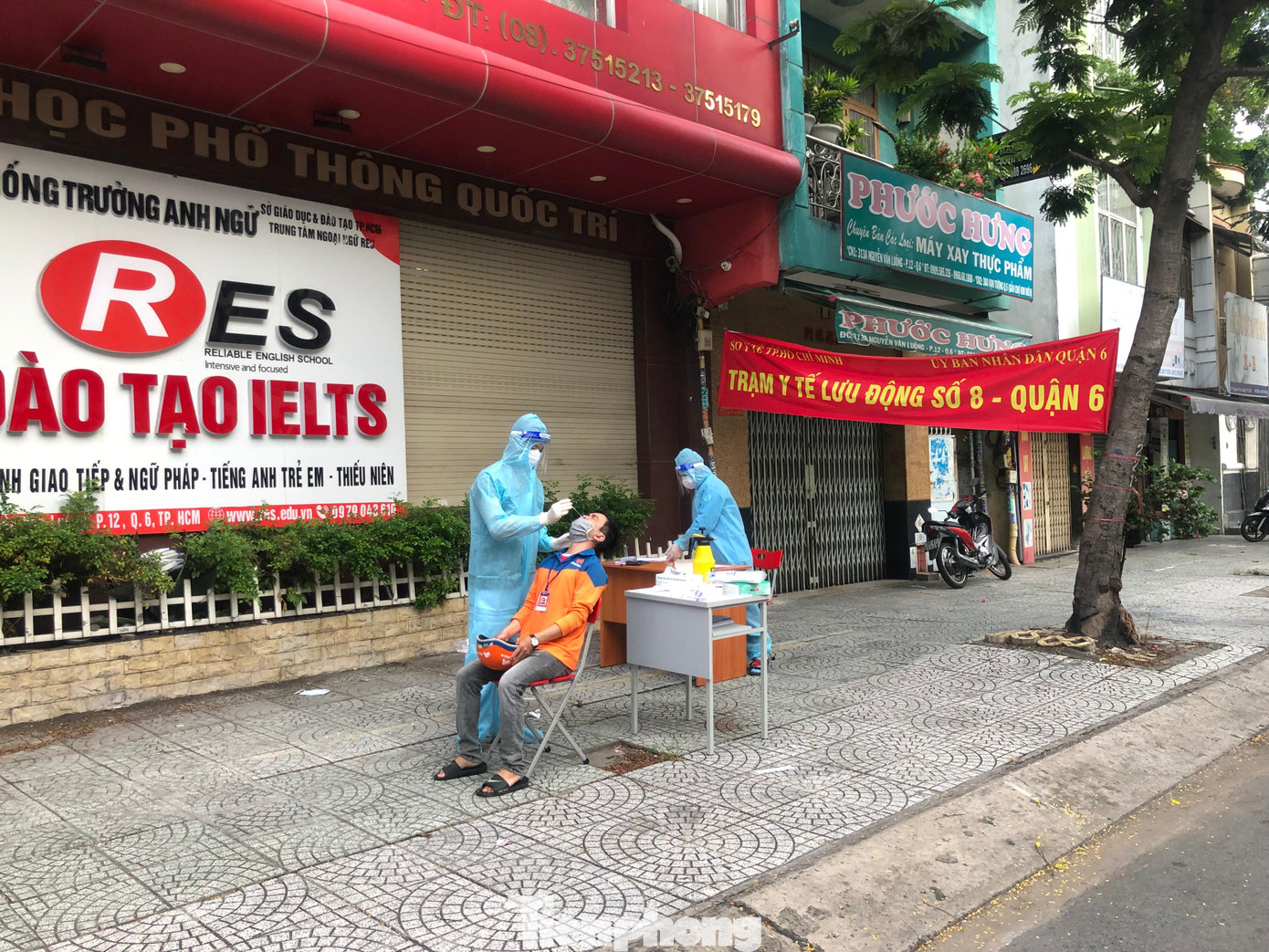 Test nhanh COVID-19 cho shipper giao hàng tại TPHCM Test nhanh COVID-19 cho shipper giao hàng tại TPHCM