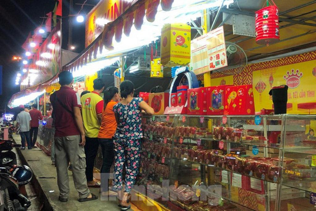 Người tiêu dùng sẽ không còn cơ hội mua bánh trung thu "mua 1 tặng 3" như trước Người tiêu dùng sẽ không còn cơ hội mua bánh trung thu "mua 1 tặng 3" như trước