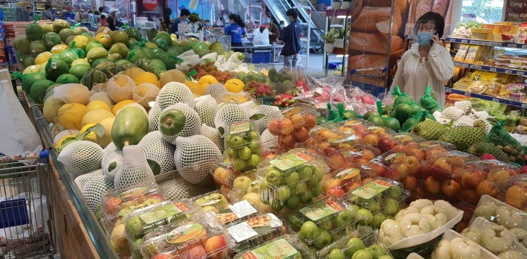 Khi nhận được phiếu, khách chỉ cần đến đúng giờ sẽ được siêu thị tạo điều kiện tối đa để mua sắm, không nên đến sớm hoặc trễ vì cũng sẽ không được giải quyết mà phải lấy phiếu lại từ đầu. Tuy nhiên, một số khung giờ thấp điểm, ít khách, siêu thị sẽ linh động giải quyết cho khách vãng lai chưa có phiếu. Như vậy trung bình mỗi ngày siêu thị Co.opmart Chu Văn An chủ động chia khách ra khoảng 12 khung giờ để hẹn giờ phục vụ mua sắm, giúp giảm tải rất nhiều cho công tác điều phối chung và công tác tuân thủ 5K tại siêu thị, đồng thời cũng thuận lợi hơn trong việc đưa hàng lên kệ.