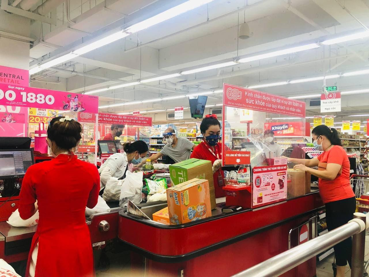 Ngoài thực phẩm với giá bình ổn, các siêu thị còn áp dụng nhiều chương trình khuyến mãi tới 50% khi đón khách trở lại