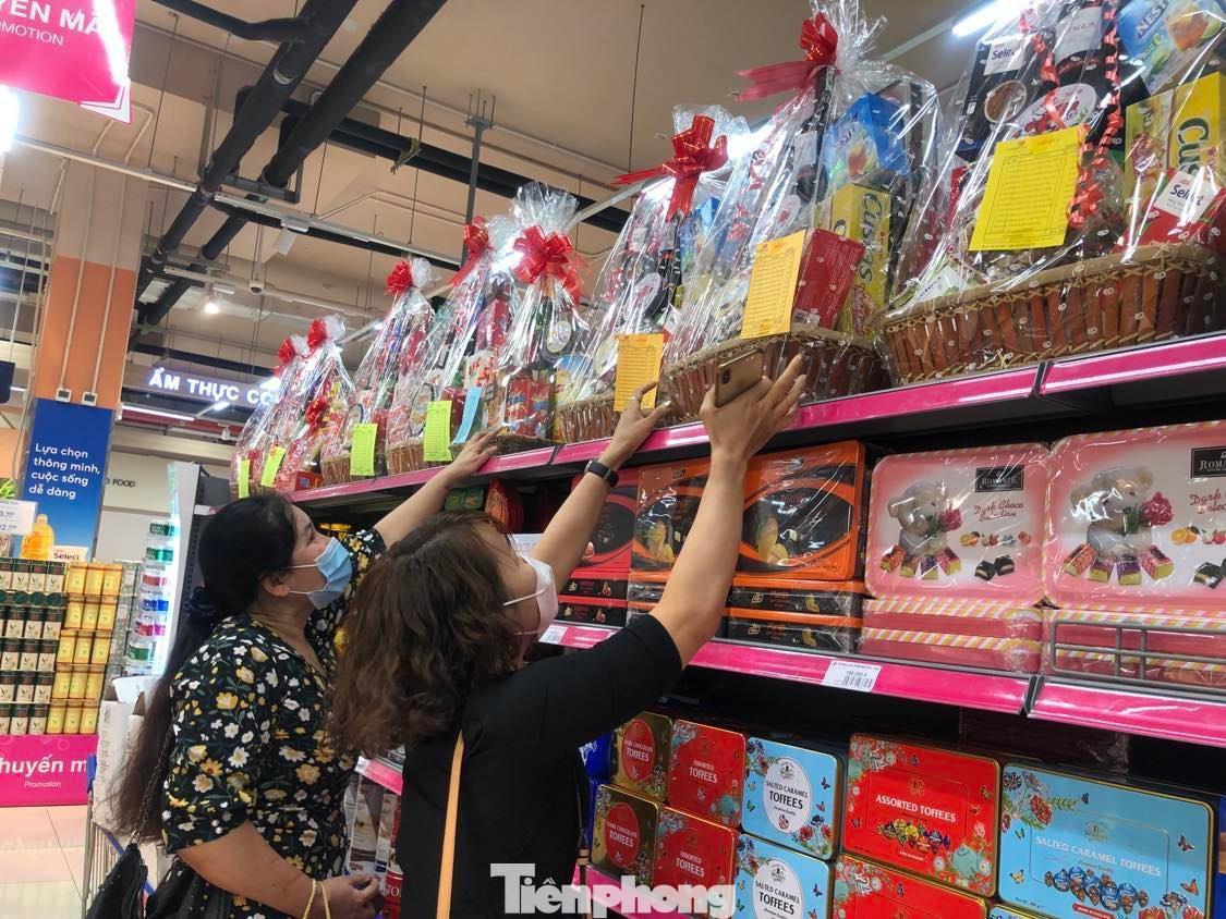 Quà Tết giá mềm hút khách