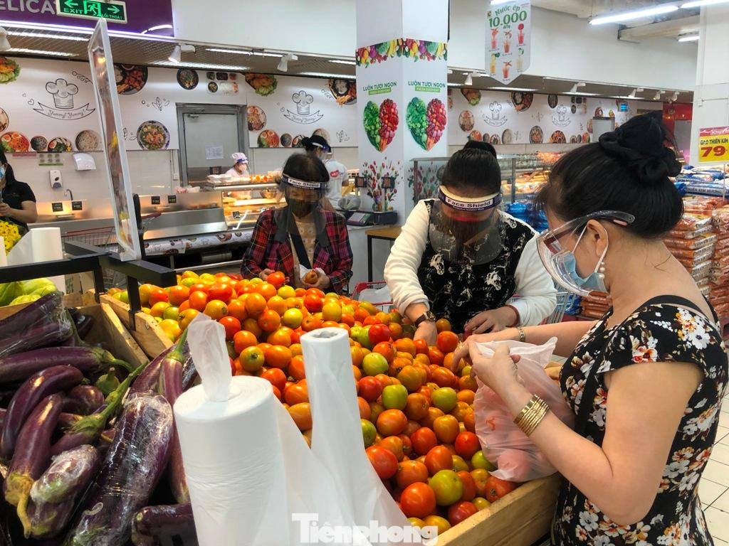 Nhiều siêu thị có giá bán cạnh tranh hút khách mua Nhiều siêu thị có giá bán cạnh tranh hút khách mua