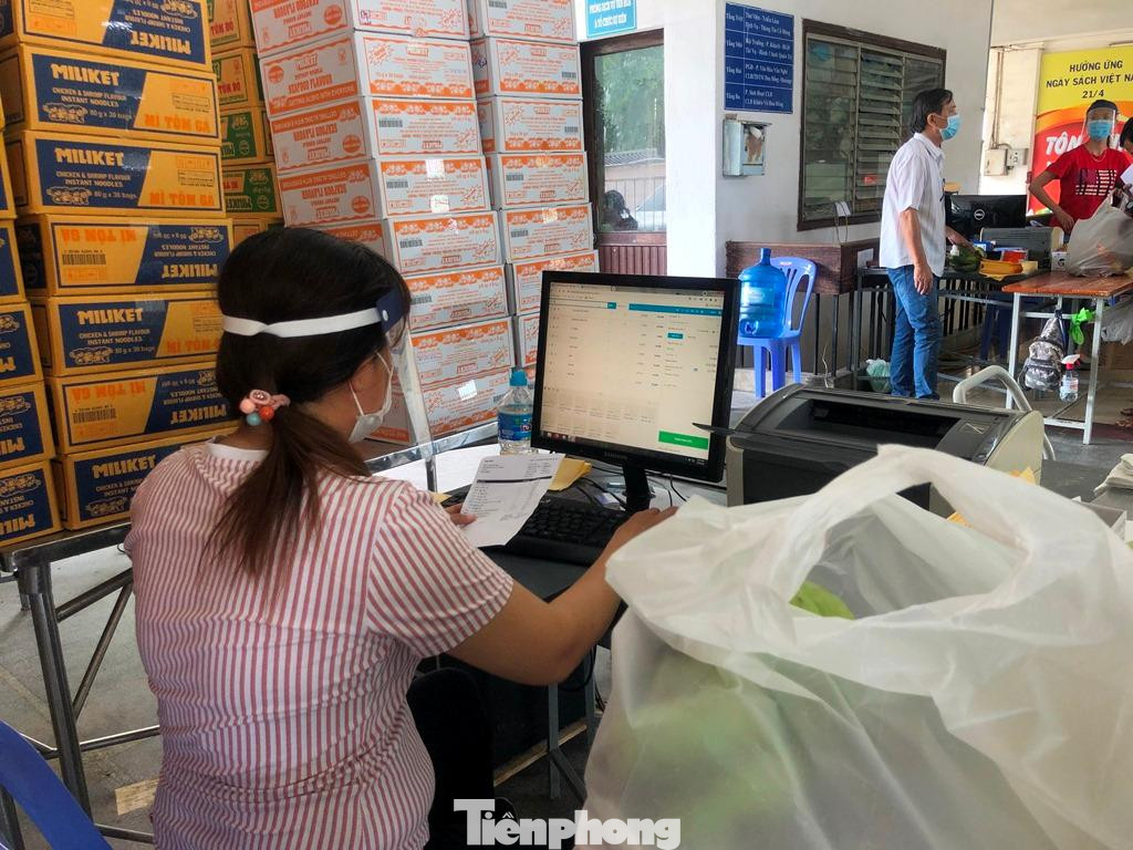 Nhận đơn hàng online của khách hàng Nhận đơn hàng online của khách hàng