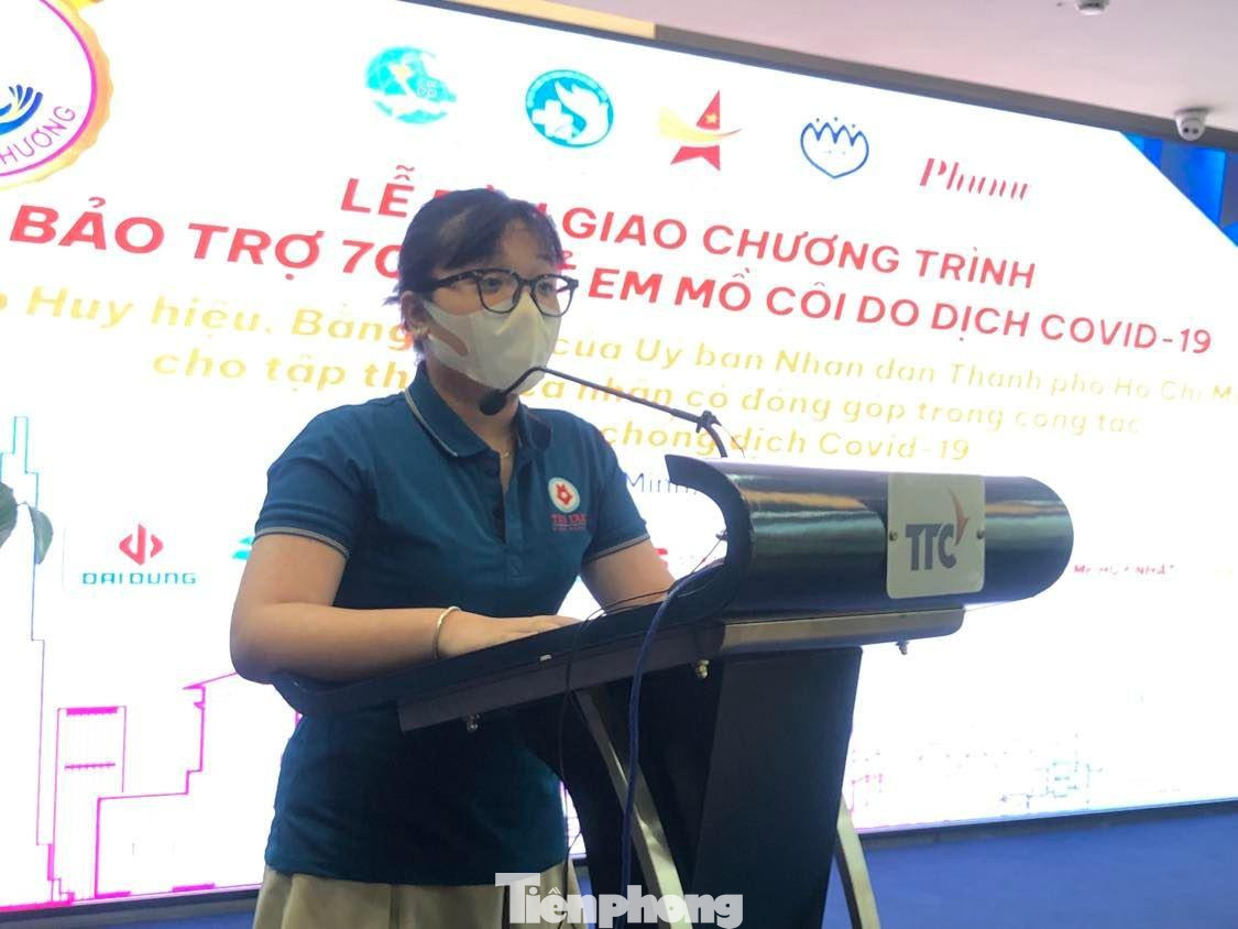 Vượt qua nỗi đau mất mẹ, em Nguyễn Quốc Bảo Hân cảm thấy ấm lòng khi được nhiều Mạnh thường quân quan tâm, nâng đỡ giúp em bước tiếp trên đường đời.