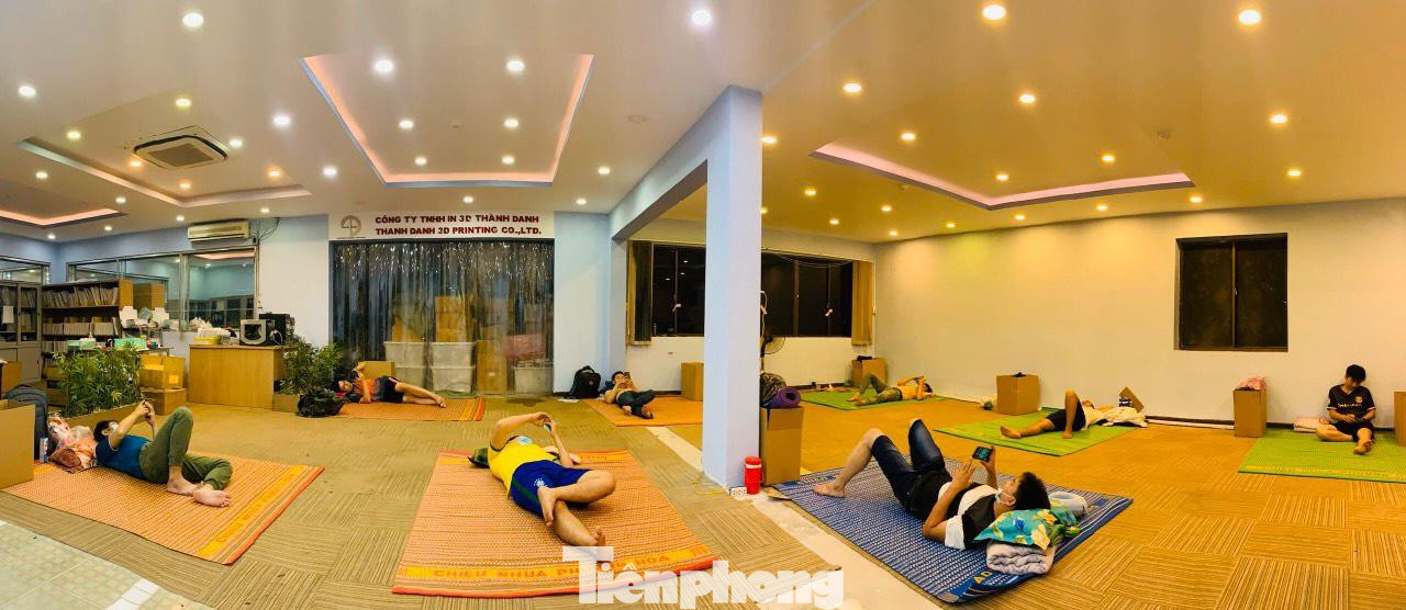 Nhiều Hiệp hội doanh nghiệp đề xuất dừng thực hiện "3 tại chỗ", thay vào đó, doanh nghiệp tự chịu trách nhiệm cũng như đảm bảo an toàn cho công nhân Nhiều Hiệp hội doanh nghiệp đề xuất dừng thực hiện "3 tại chỗ", thay vào đó, doanh nghiệp tự chịu trách nhiệm cũng như đảm bảo an toàn cho công nhân