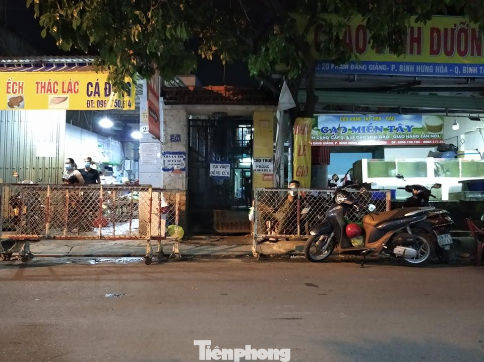 Người dân bàng hoàng khi bị phong tỏa