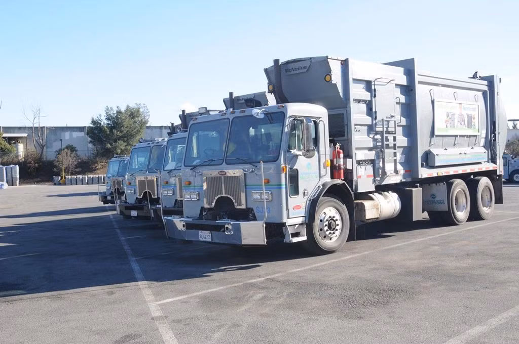 Dàn xe thu gom rác tái chế tại 2 TP San Jose và Oakland của CWS tại Hoa Kỳ