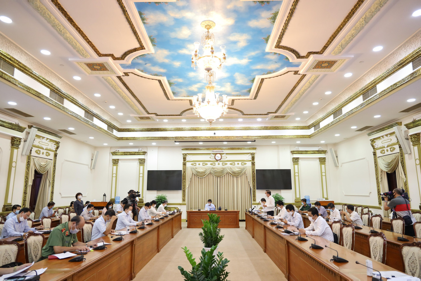 Cuộc họp khẩn của Ban Chỉ đạo phòng chống COVID-19 TPHCM sau khi phát hiện chuỗi lây nhiễm của Hội thánh truyền giáo Phục Hưng Cuộc họp khẩn của Ban Chỉ đạo phòng chống COVID-19 TPHCM sau khi phát hiện chuỗi lây nhiễm của Hội thánh truyền giáo Phục Hưng