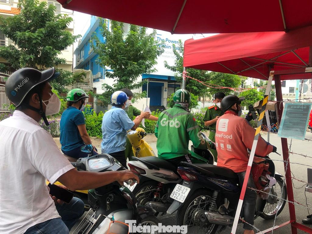 Từ ngày 16/9, các hãng công nghệ đều đăng ký giao hàng liên quận cho tài xế Từ ngày 16/9, các hãng công nghệ đều đăng ký giao hàng liên quận cho tài xế