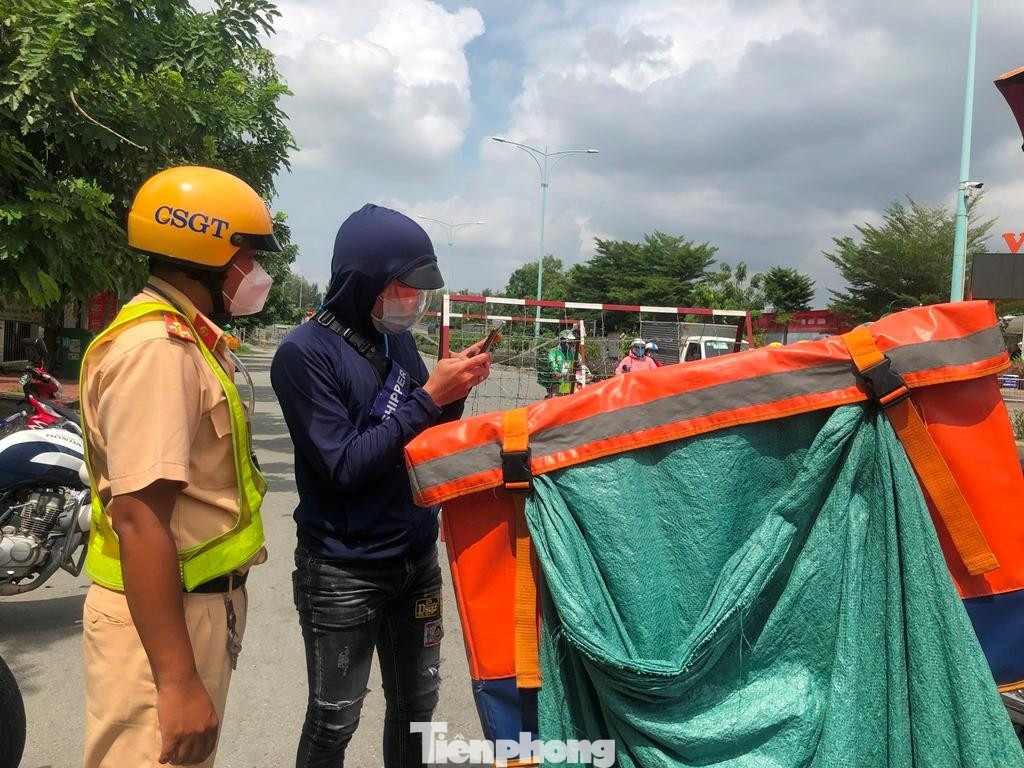 Shipper mừng khi đủ điều kiện thông chốt Shipper mừng khi đủ điều kiện thông chốt