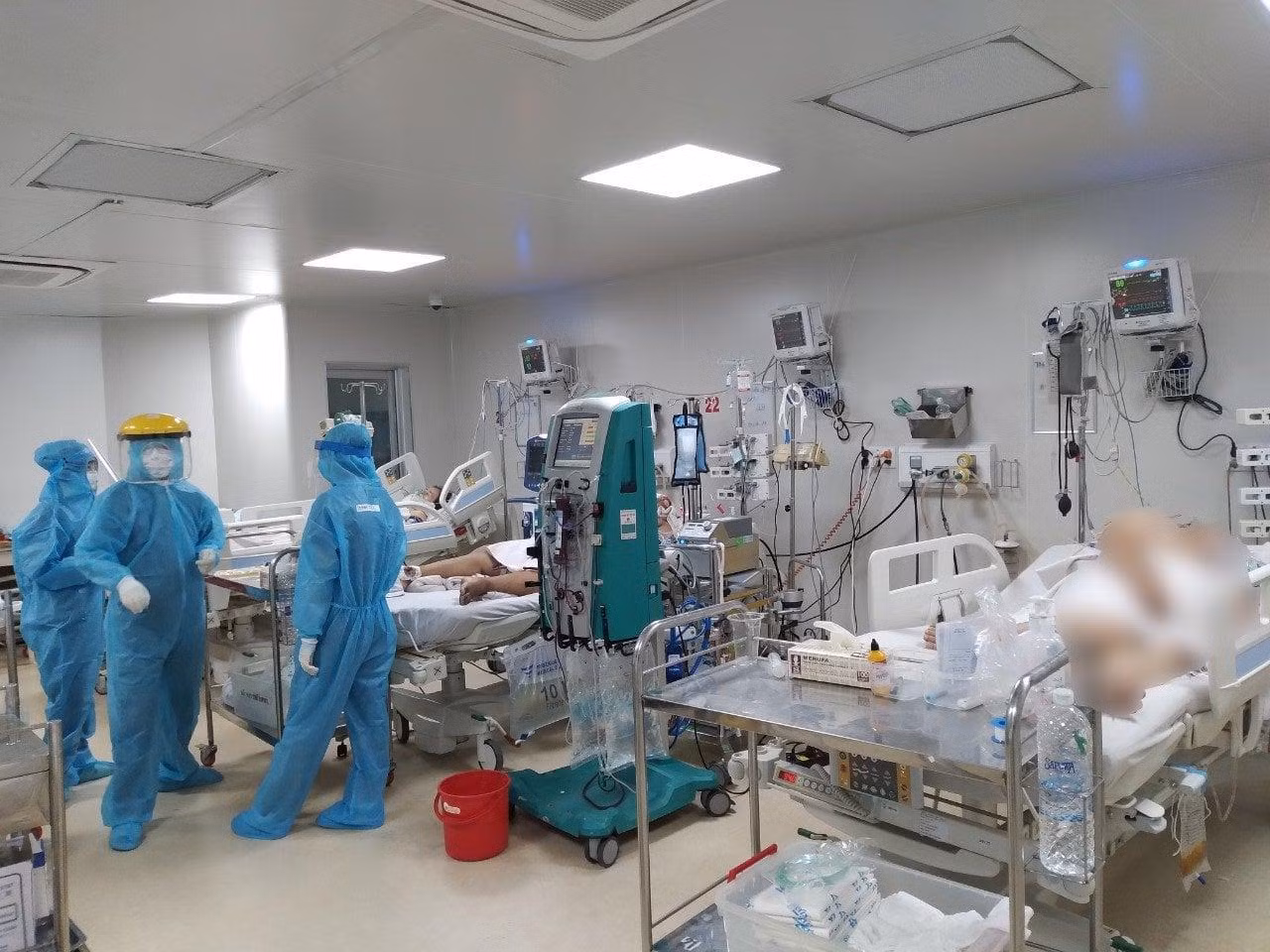TPHCM đã qua đỉnh dịch, những ngày gần đây, số ca bệnh nặng thở máy và tử vong giảm sâu