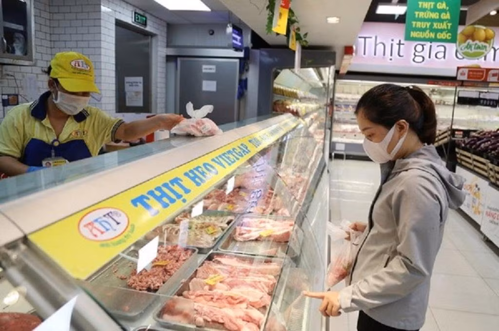 Nhiều kênh phân phối cho biết đã dự trữ nguồn thịt heo lớn để bán ra thị trường