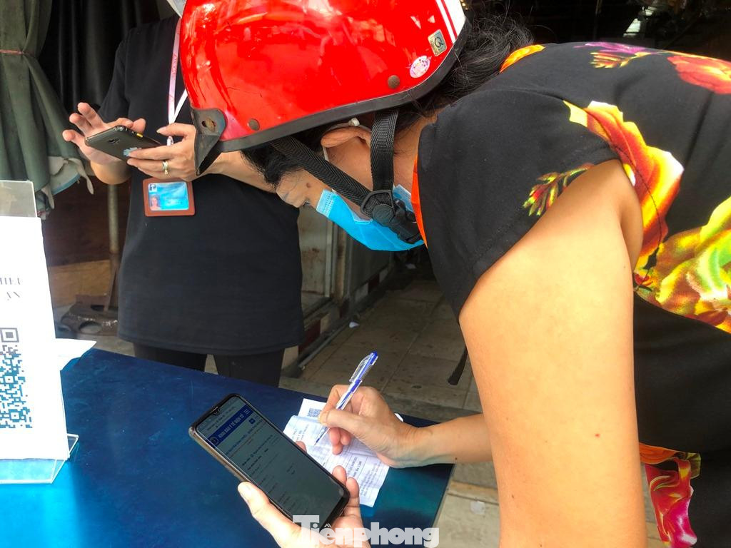 Điền thông tin đầy đủ vào phiếu đi chợ