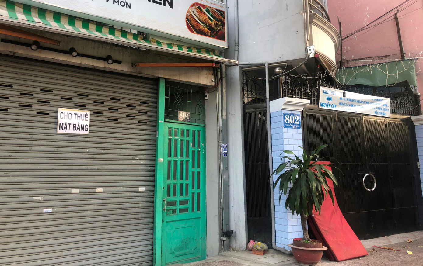 Nhiều điểm treo bảng cho thuê mặt bằng