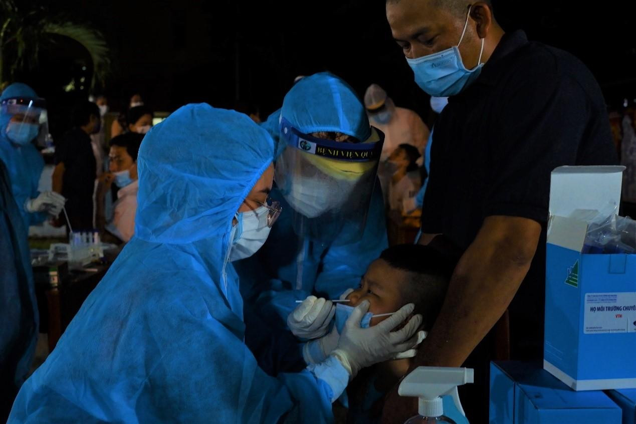 Xét nghiệm COVID-19 tại TPHCM (ảnh: HCDC)