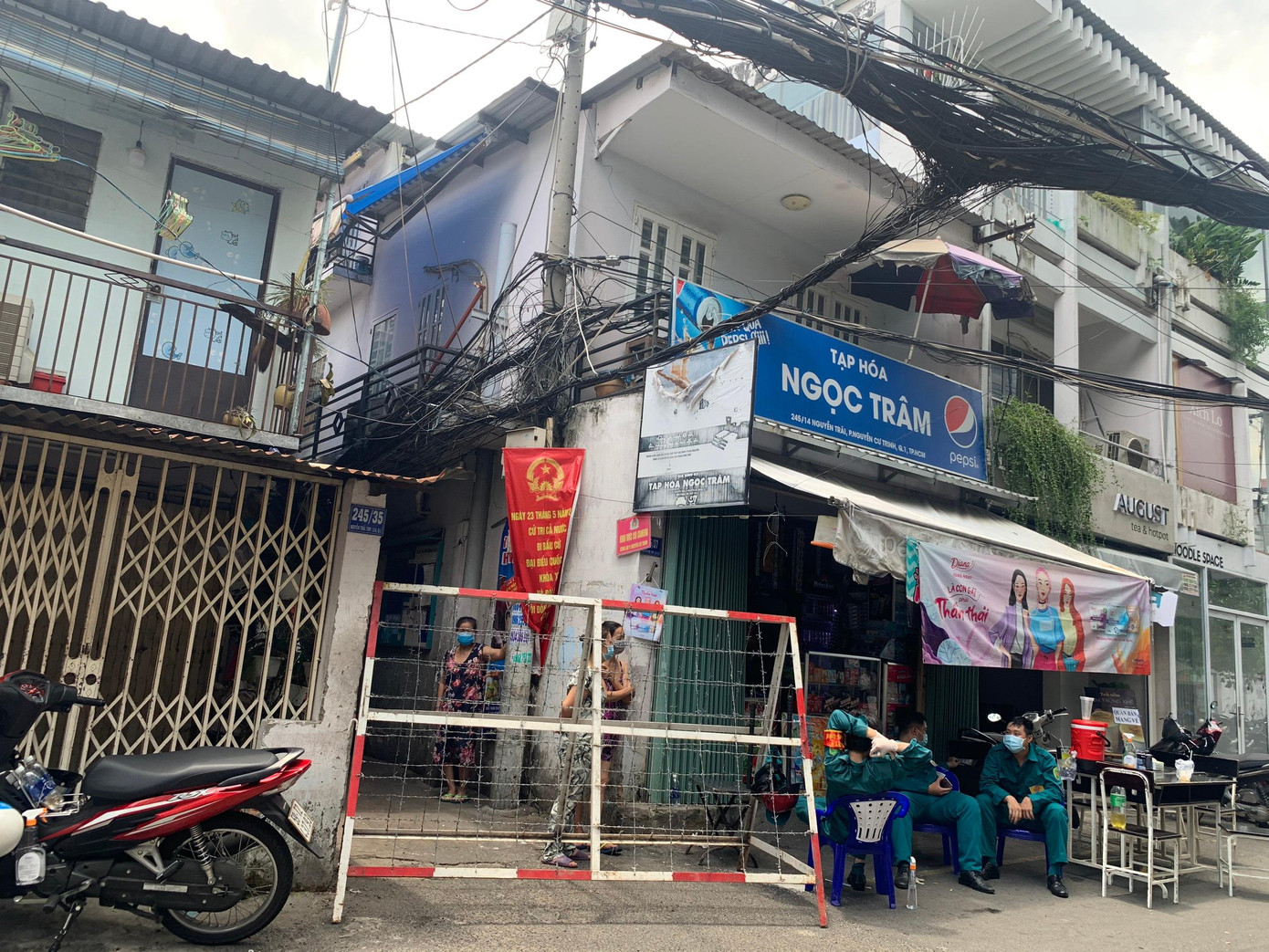 Hẻm này có 500 hộ dân với khoảng 1.500 nhân khẩu (ảnh: N.T)