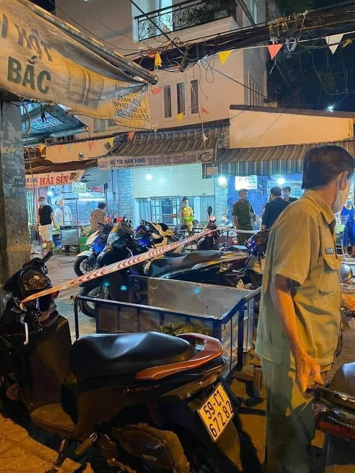 Người dân khu vực này hạn chế ra vào và lấy mẫu xét nghiệm COVID-19 Người dân khu vực này hạn chế ra vào và lấy mẫu xét nghiệm COVID-19